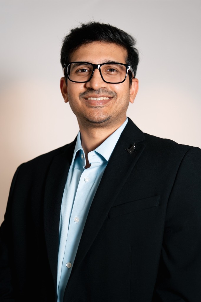 Portrait of Dr. Vivek Vardhan Veerapaneni